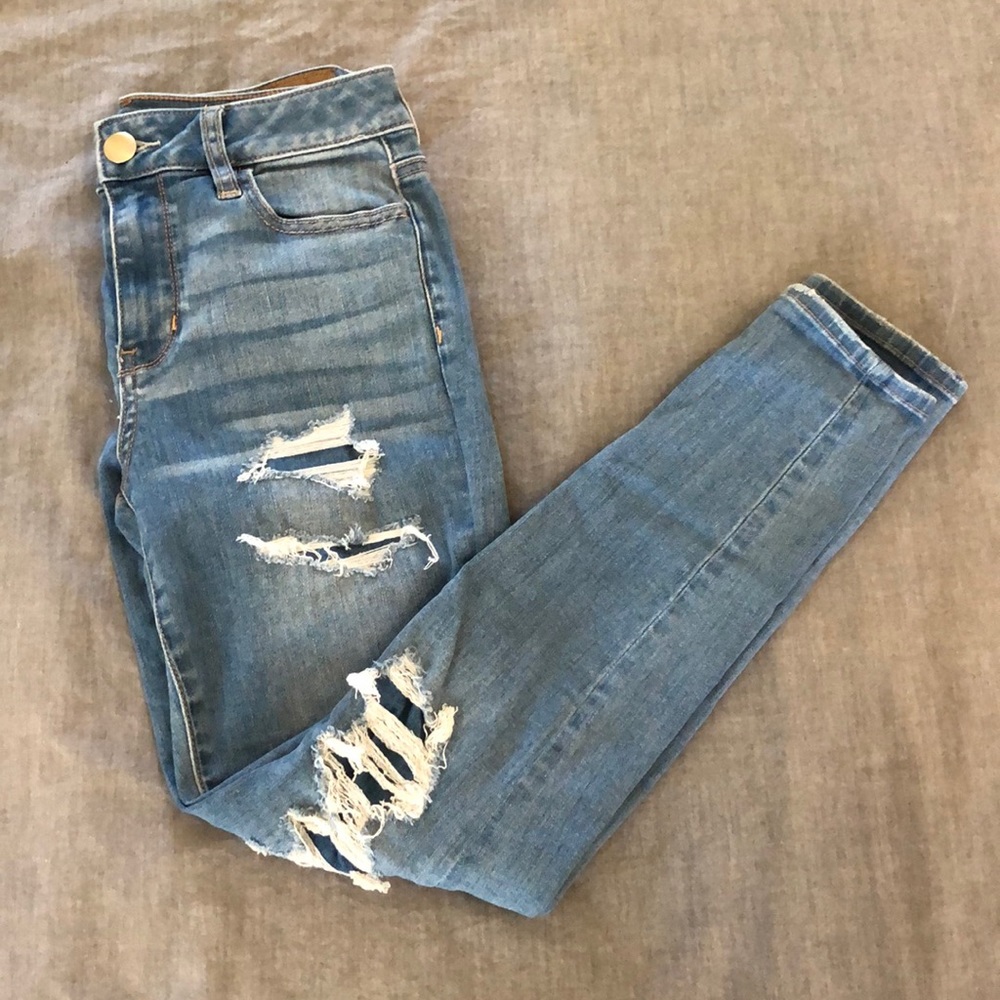 High Rise Light Wash American Eagle Jeans